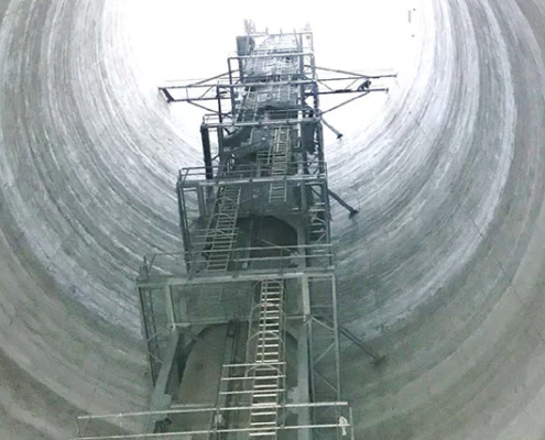 Amiblu Flowtite pressure pipes DN 2500, PN10 build an over 70 m high vertical shaft inside a concrete water tower for the Ariane 6 water deluge system.