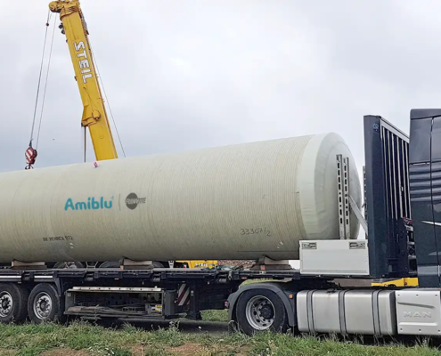 LKW-Transport Amiblu GFK-Trinkwasserbehälter Mehren, Deutschland
