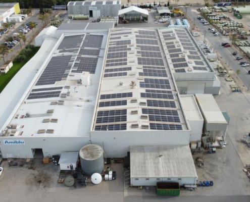 Amiblu Spain instala 2000 placas solares en su planta de producción de Camarles